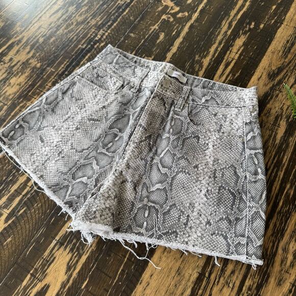 Pants - 21 - Snake Skin Grey White High Waist Shorts - US 28